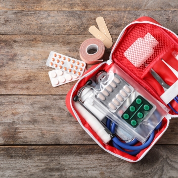 Départ en vacances : que mettre dans sa pharmacie de voyage ? 