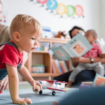 Entrée en crèche : comment préparer bébé et vivre la séparation en douceur ?