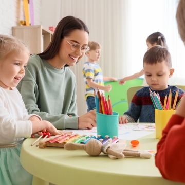 Comment choisir la meilleure crèche pour son enfant : 10 critères essentiels à connaître en 2025